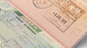 Visa du lịch Pháp là thị thực cho phép bạn nhập cảnh Pháp để tham quan trong thời gian ngắn.